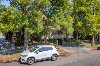 1335 5th St in Glendale, CA - Foto de edificio - Building Photo