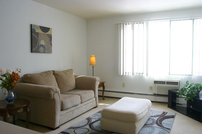 Lakeview Terrace Apartments in Oshkosh, WI - Foto de edificio - Interior Photo