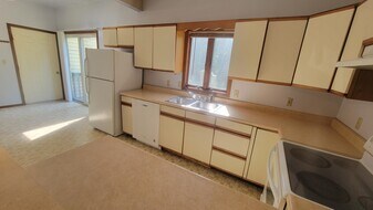 410 Cottage Ave in Vermillion, SD - Building Photo