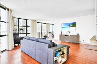1915 Brickell Ave in Miami, FL - Building Photo - Building Photo