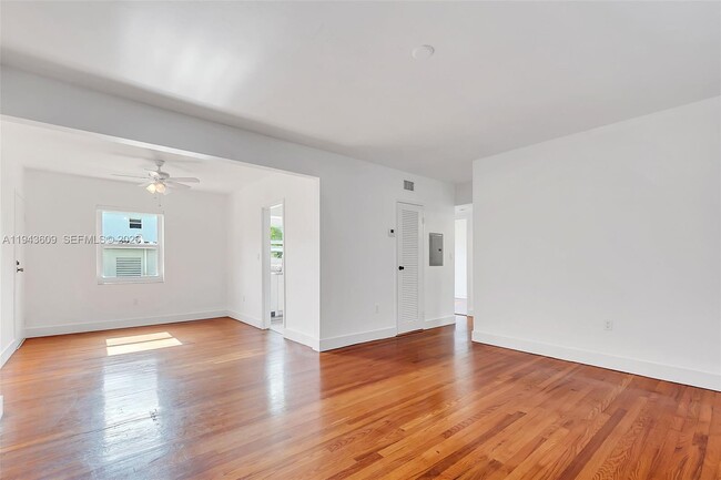 7701 SW 55th Ave in Miami, FL - Building Photo - Building Photo