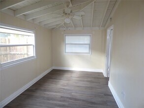 2148 NE 182nd St in North Miami Beach, FL - Building Photo - Building Photo