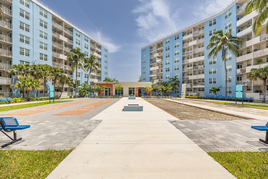 Cabana Club in Miami, FL - Building Photo