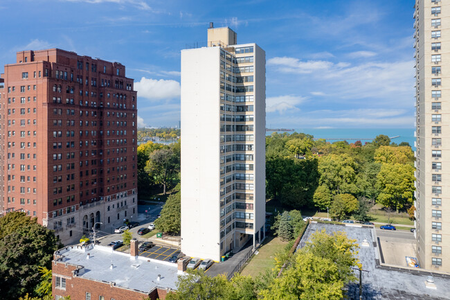 Parkland Condominiums in Chicago, IL - Building Photo - Building Photo