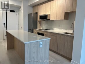 2501 Saw Whet Blvd. in Oakville, ON - Building Photo - Building Photo