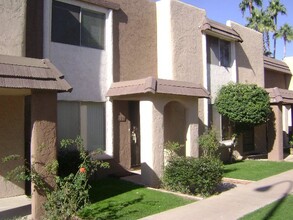 7126 N 19th Ave in Phoenix, AZ - Building Photo - Building Photo