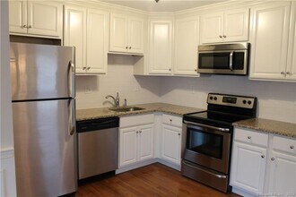 67 W Main St-Unit -123 in Clinton, CT - Building Photo - Building Photo