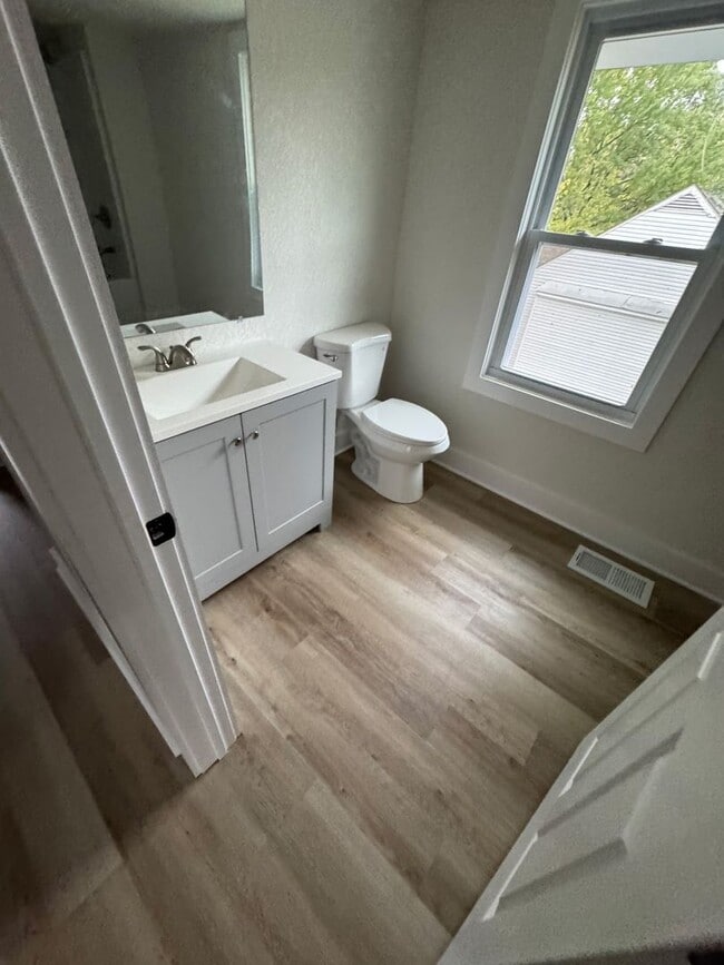 2820 SE Wisconsin Ave in Topeka, KS - Building Photo - Building Photo