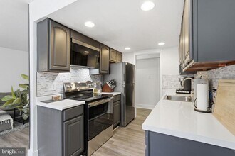 11647 Stoneview Square in Reston, VA - Building Photo - Building Photo