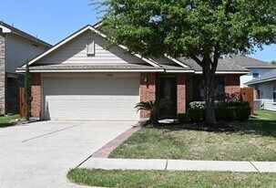 19011 Bressingham Dr in Tomball, TX - Building Photo