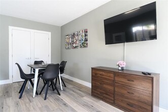 1020 N Victoria Park Rd in Fort Lauderdale, FL - Foto de edificio - Building Photo