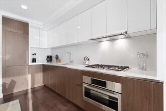 605 W 42nd St in New York, NY - Building Photo - Building Photo