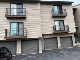 606 Spruce Hills Dr, Unit 2-02104 in Glen Gardner, NJ - Building Photo