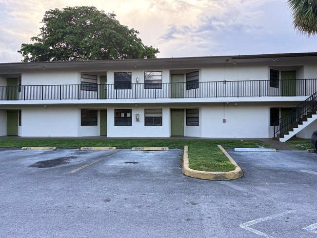 property at 4207 Lakeside Dr