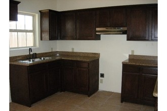 emerald valley condos in Laredo, TX - Building Photo - Other