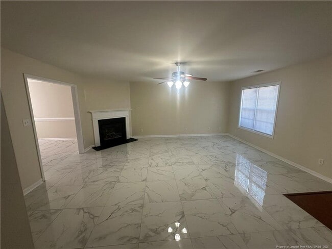 5724 Crepe Myrtle Dr in Hope Mills, NC - Building Photo - Building Photo