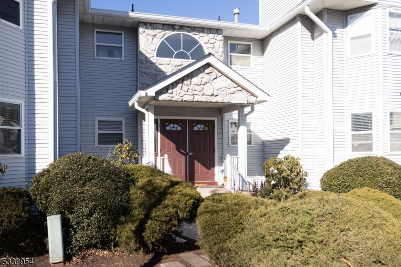 120 Exeter Ct in Piscataway, NJ - Building Photo