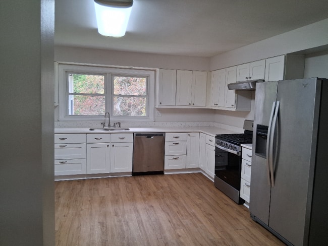 property at 1550 Harding Ave