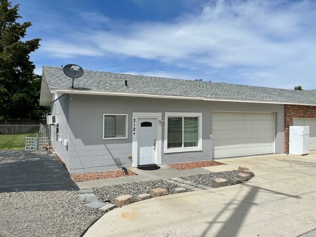property at 312 S Kellogg St