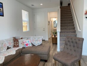 807 Descanso Ave in Clovis, CA - Building Photo - Building Photo