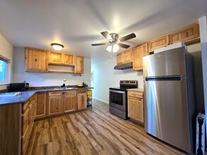 8397 Golden Valley Blvd in Maple Falls, WA - Building Photo - Building Photo