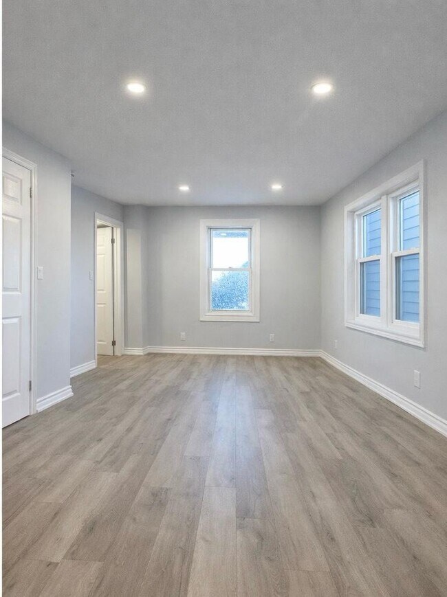 21 Colborne St in Thorold, ON - Building Photo - Building Photo