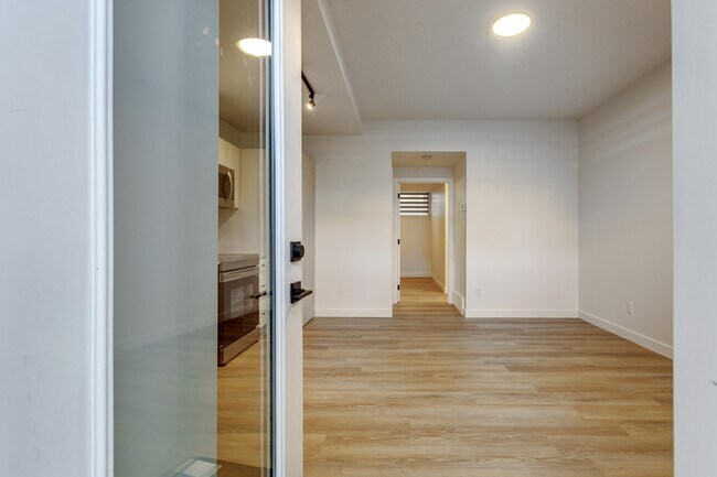 11711-11131 131 Ave NW in Edmonton, AB - Building Photo - Building Photo