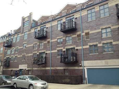 property at 867 W Buckingham Pl