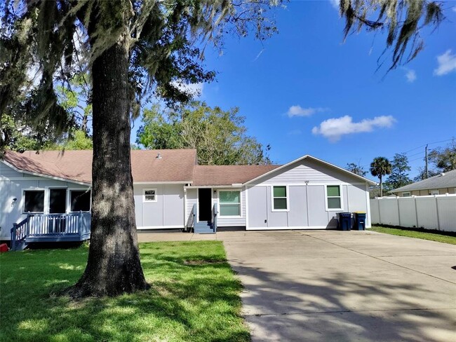 100 S Stone St in Bunnell, FL - Building Photo - Building Photo