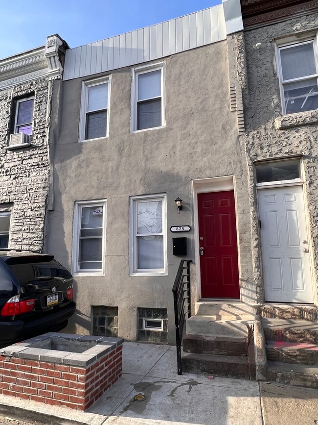 property at 825 E Madison St