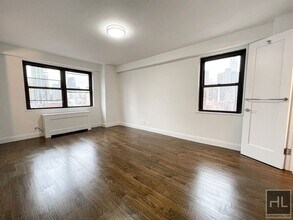 E 88th St in New York, NY - Foto de edificio - Building Photo