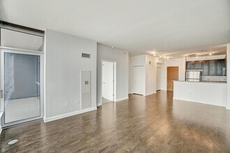 1901 S Calumet Ave, Unit 2612 in Chicago, IL - Building Photo - Building Photo