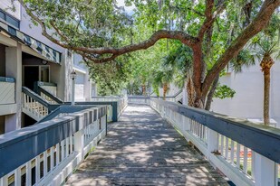 137 Cordillo Pkwy in Hilton Head Island, SC - Building Photo