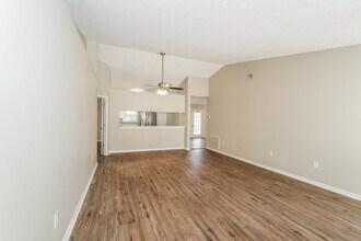28507 Tall Grass Dr in Zephyrhills, FL - Building Photo - Building Photo