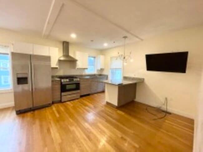 128 Hillside St, Unit 2