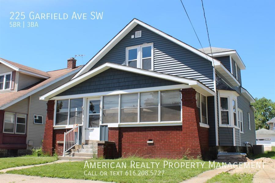 225 Garfield Ave SW in Grand Rapids, MI - Building Photo