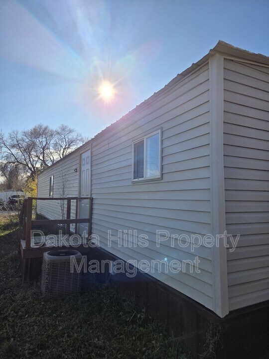 107 Gumbo Dr in Box Elder, SD - Foto de edificio