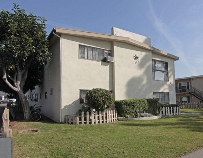 12552 Kensington Ln in Garden Grove, CA - Building Photo - Building Photo