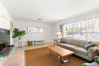 2476 Britannia Rd in Sarasota, FL - Building Photo - Building Photo