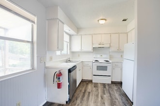 20105 San Marcos Hwy in San Marcos, TX - Foto de edificio - Building Photo