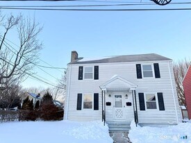 160 Oakland Pl in Stratford, CT - Building Photo