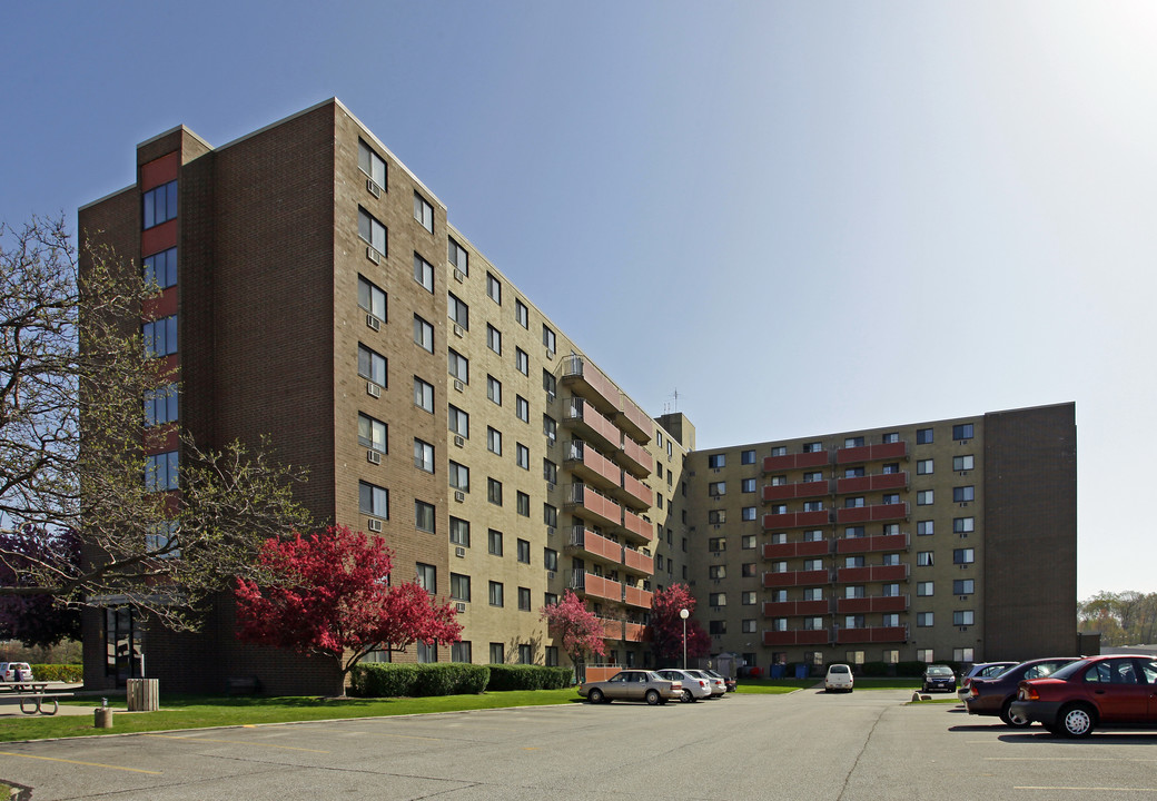 Gates Mills Villa in Mayfield Heights, OH - Foto de edificio