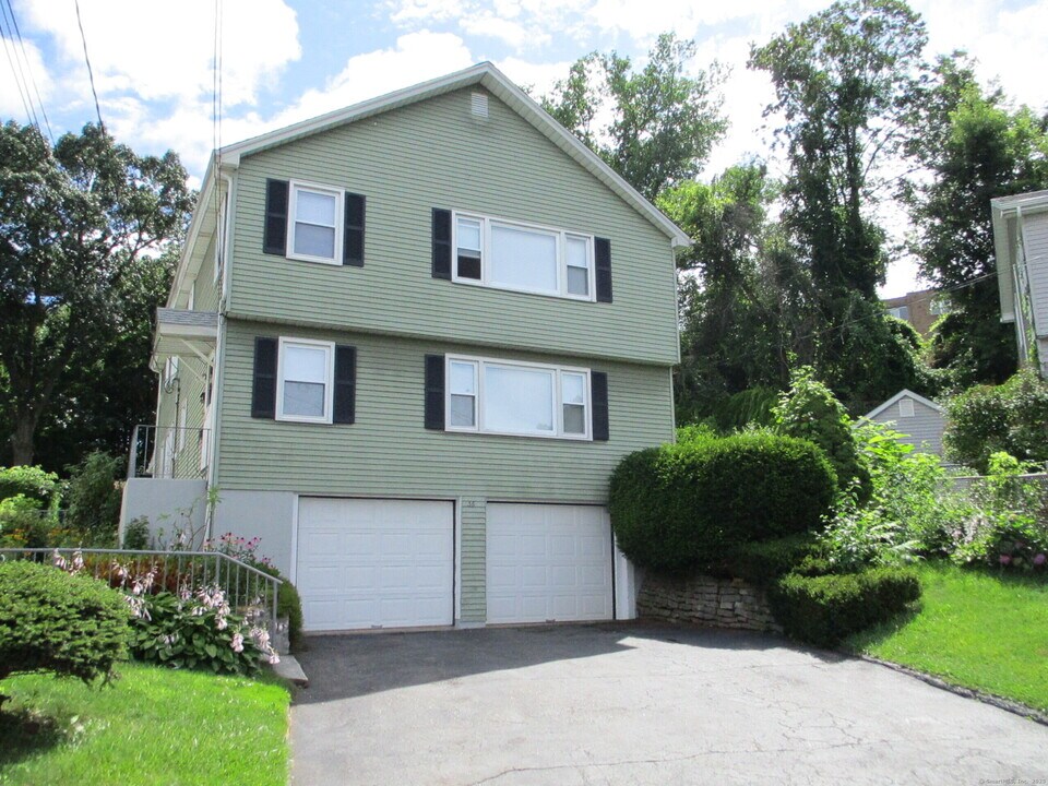 36 Cynthia Ct in New Britain, CT - Building Photo