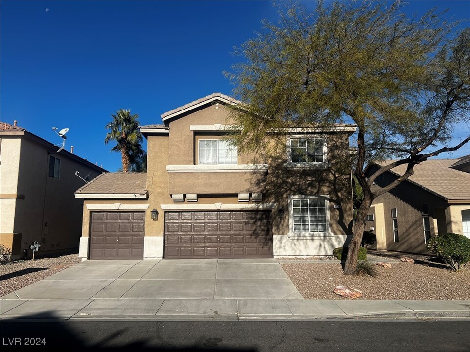 2556 Williamsburg St in Henderson, NV - Foto de edificio