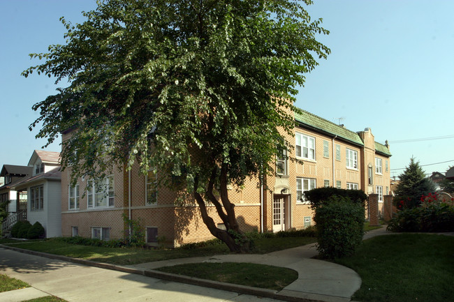 2025 N Lavergne Ave in Chicago, IL - Building Photo - Building Photo