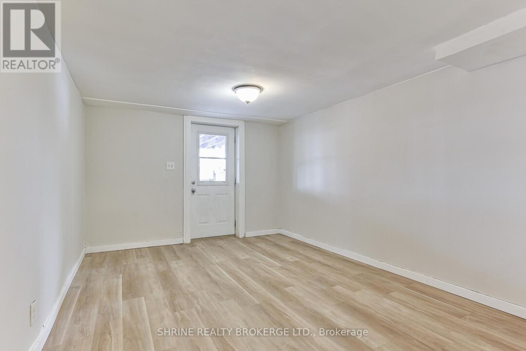 13-13 Sterling St in London, ON - Building Photo