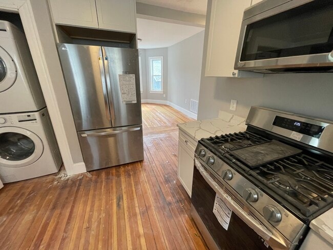 33 Hancock St, Unit 3 in Somerville, MA - Building Photo - Building Photo