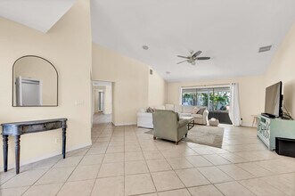 88 PineHill Trail E in Jupiter, FL - Foto de edificio - Building Photo