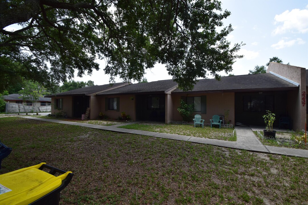 2237 Bordeau Ct-Unit -3 in Auburndale, FL - Foto de edificio