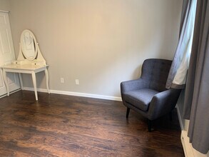 15138 65th Ave S in Tukwila, WA - Foto de edificio - Building Photo